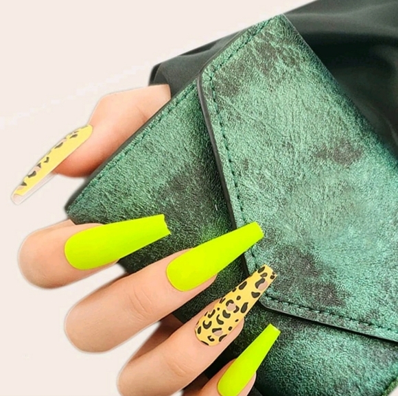 24 piece neon/leopard nails - Picture 1 of 2